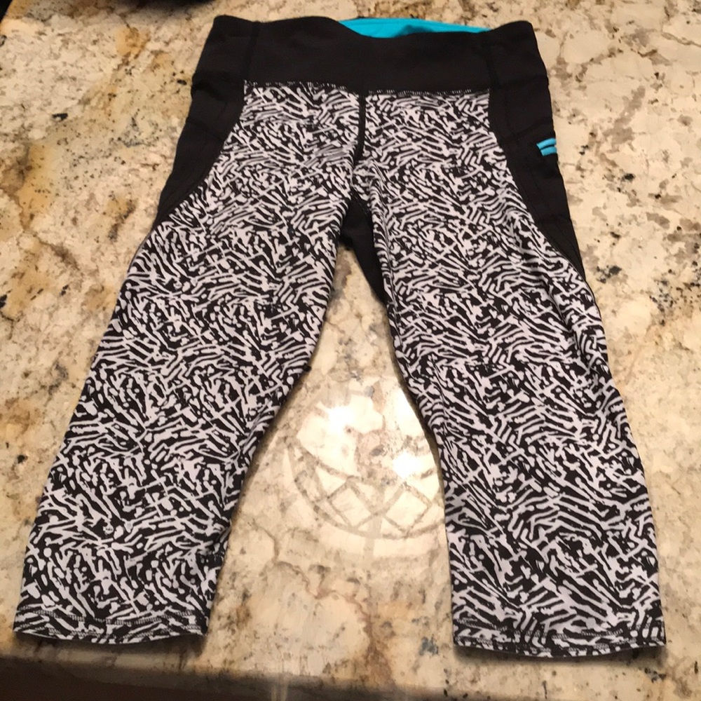 Lululemon crops size 4